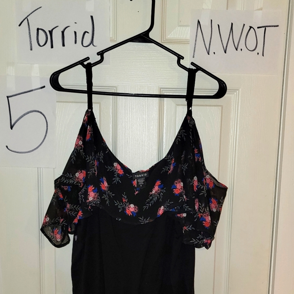 Torrid Size 5 Cold Shoulder Top